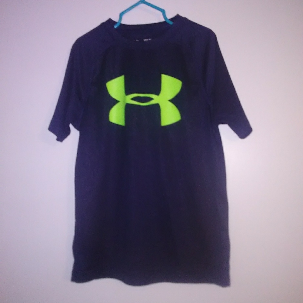 Under armour boy shirt